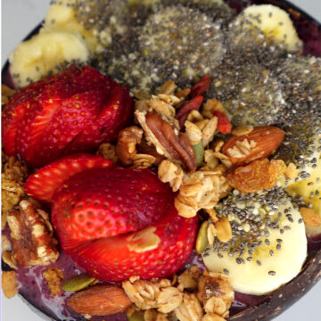 thick smoothie bowl fresh fruit